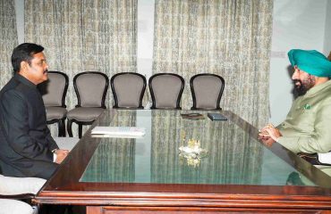 Governor met Dr. Rajendra Prasad Khajuria, the newly appointed Director of the Indira Gandhi National Forest Academy, Dehradun, during a courtesy call at Lok Bhavan