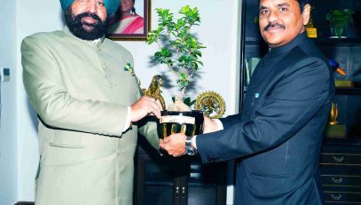 Dr. Rajendra Prasad Khajuria, newly appointed Director of Indira Gandhi National Forest Academy, Dehradun, paying courtesy call on the Governor.