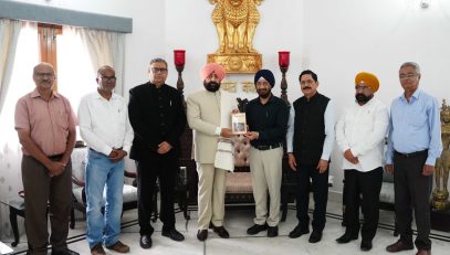 The Governor with members of the Uttarakhand Minority Education Authority at Lok Bhavan.