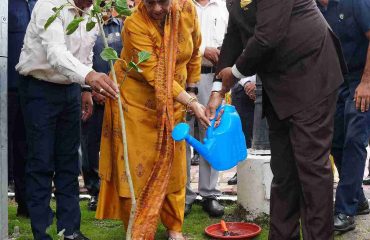 The Governor planting a sapling at Lok Bhavan on the occasion of the folk festival ‘Harela’.