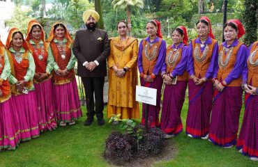 The Governor with cultural troupes at Lok Bhavan on the occasion of the folk festival ‘Harela’.