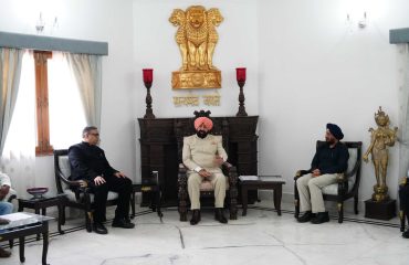 The Governor interacting with members of the Uttarakhand Minority Education Authority at Lok Bhavan.