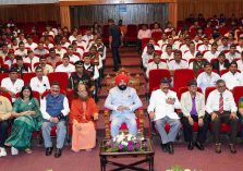 ‘नई शिक्षा नीति में नैतिक शिक्षा’ विषयक संगोष्ठी में प्रतिभाग करते हुए राज्यपाल।