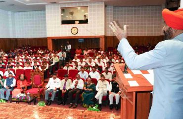 The Governor addressing the seminar on ‘‘Nayi Shiksha Niti mein Naitik Shiksha,’