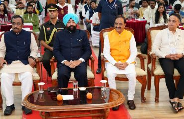 लेखक गाँव, थानो देहरादून में आयोजित ‘15वीं यंग थिंकर्स मीट’ के समापन सत्र के अवसर पर राज्यपाल।