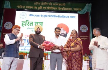 Shri Anup Maurya presenting a dragon fruit to the Governor during the Harela festival celebration at Govind Ballabh Pant University of Agriculture and Technology, Pantnagar.