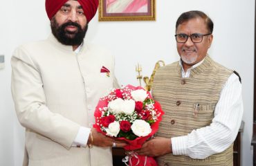 Vice-Chancellor of Kumaun University, Prof. Diwan S. Rawat, paying a courtesy call on the Governor.
