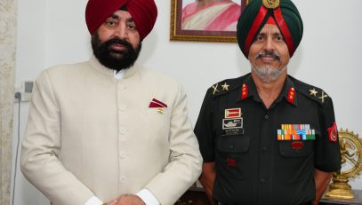 The Governor of Uttarakhand, Lieutenant General Gurmit Singh (Retd.), received a courtesy call today at Lok Bhavan from Major General M.P.S. Gill, General Officer Commanding (GOC), Uttarakhand Sub Area.