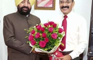 23-07-2026:Governor met the newly appointed Chairman of the Uttarakhand Public Service Commission (UKPSC), Lt Gen Gajendra Joshi (Retd.), at Lok Bhavan