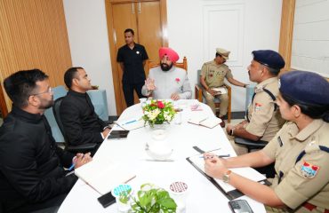 The Governor inspecting the Kanwar Mela control room in Haridwar and gathering information from officials.