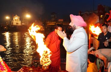 राज्यपाल ने कहा कि कांवड़ मेले में प्रत्येक श्रद्धालु की सुरक्षा और सुविधा सर्वोच्च प्राथमिकता होनी चाहिए।