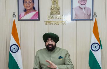 नवनिर्मित ‘सीडीएस जनरल बिपिन रावत फार्मेसी अकादमिक ब्लॉक’ का वर्चुअली लोकार्पण कार्यक्रम को संबोधित करते हुए राज्यपाल।