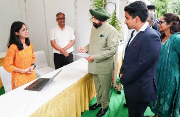 The Governor visiting and gathering information at the startup exhibition