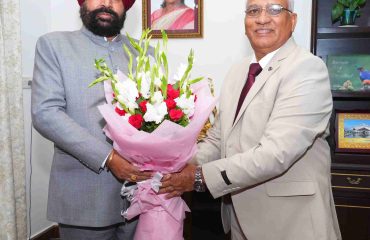 राज्यपाल से लोक भवन में नवनियुक्त कुलपति, श्री देव सुमन उत्तराखण्ड विश्वविद्यालय प्रो. अम्बरीश कुमार महाजन ने शिष्टाचार भेंट की।