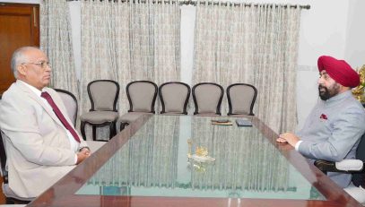 Prof. Ambarish Kumar Mahajan, the newly appointed Vice-Chancellor of Sri Dev Suman Uttarakhand University, paying a courtesy call on the Governor.