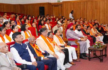 ‘‘संवाद से समाधान’’ कार्यक्रम में प्रतिभाग करते हुए राज्यपाल।