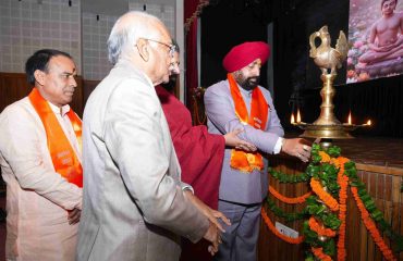 ‘‘संवाद से समाधान’’ कार्यक्रम का शुभारंभ करते हुए राज्यपाल।