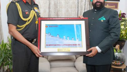 Lieutenant General Anindya Sengupta, General Officer Commanding-in-Chief (GOC-in-C) of the Central Command, calling on Governor Lt Gen Gurmit Singh (Retd).