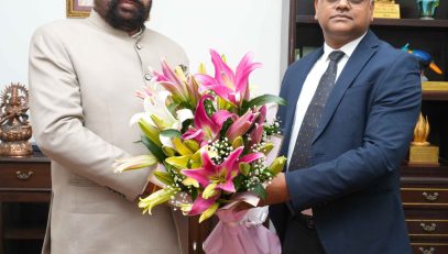 Shri Sanjeev Kumar, Accountant General (Audit), Uttarakhand, paying a courtesy call on the Governor.