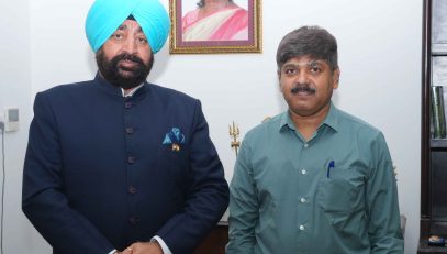 Principal Secretary Dr. R. Meenakshi Sundaram paying a courtesy call on the Governor.