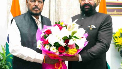 Union Minister of State for Social Justice and Empowerment, Shri Ramdas Athwale, paid a courtesy call on the Governor of Uttarakhand, at Lok Bhavan
