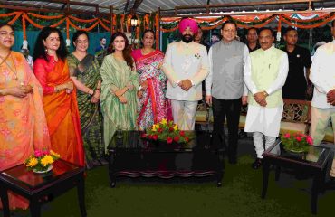 On the occasion of Independence Day, the Governor and the Chief Minister with the dignitaries present at the refreshment programme organized at Lok Bhavan.