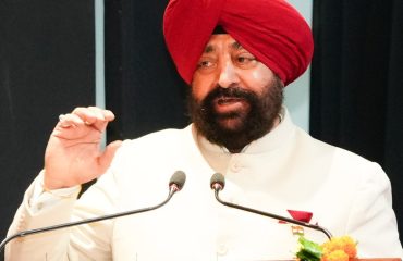 लोक भवन में आयोजित एजुकेशन कॉन्क्लेव एवं गढ़वाल पोस्ट अवॉर्ड्स समारोह को संबोधित करते हुए राज्यपाल।