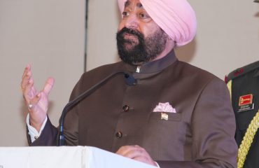 ‘ट्रैवी क्लब 60’ द्वारा आयोजित वरिष्ठ नागरिक दिवस कार्यक्रम को संबोधित करते हुए राज्यपाल।
