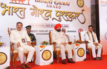 ‘भारत गौरव पुरस्कार’ समारोह में प्रतिभाग करते हुए राज्यपाल।