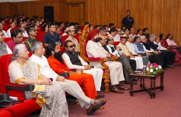 ‘‘एकीकृत चिकित्सा संगोष्ठी’’ में प्रतिभाग करते हुए राज्यपाल।