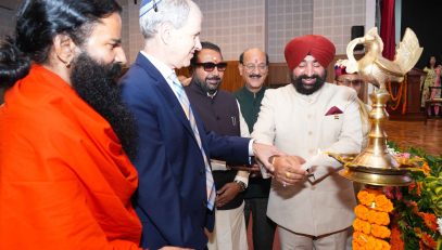 The Governor inaugurating the "Integrated Medicine Seminar"
