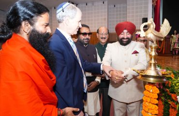 ‘‘एकीकृत चिकित्सा संगोष्ठी’’ का शुभारंभ करते हुए राज्यपाल।