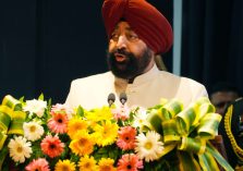 The Governor addressing the 