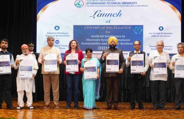 सेंटर ऑफ एक्सलैंस फार आर्टिफिशियल इंटेलिजेंस इन माउंटेन सिस्टम ‘‘हिम एआई‘‘ का शुभारंभ करते हुए राज्यपाल।