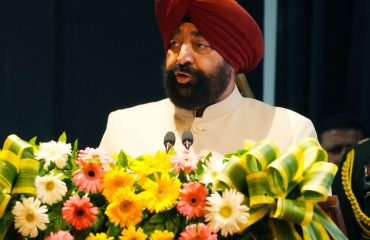 ‘‘एकीकृत चिकित्सा संगोष्ठी’’ को संबोधित करते हुए राज्यपाल।