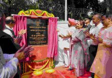राज्यपाल के पांच वर्ष पूर्ण होने के अवसर पर लोक भवन के मुख्य प्रवेश द्वार का लोकार्पण करते हुए राज्यपाल।