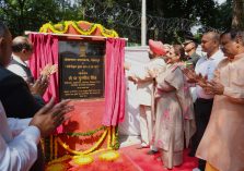 The Governor inaugurating the main entrance of Lok Bhavan on the occasion of completing five years in office.