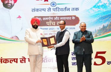 The Governor honoring officials and staff for their outstanding work during the event held at Lok Bhavan to mark the completion of five years of the Governor's tenure.