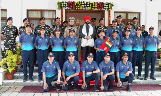 The Governor with mountaineers and SSB personnel at the flag-off ceremony of the Sashastra Seema Bal (SSB) all-women Mount Shrikanth Expedition-2026.