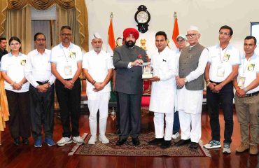MLA Shri Vinod Kandari and the teachers accompanying the educational tour group meeting the Governor.