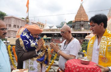 Governor on Saturday offered prayers and paid obeisance at the revered Shri Mahakaleshwar Jyotirlinga Temple in Ujjain.