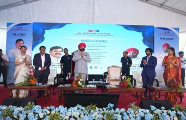 उज्जैन, मध्य प्रदेश में जे.के. लाइफकेयर सेंटर्स की नई फार्मास्युटिकल एपीआई एवं इंटरमीडिएट्स विनिर्माण सुविधा के उद्घाटन समारोह में प्रतिभाग करते हुए राज्यपाल।