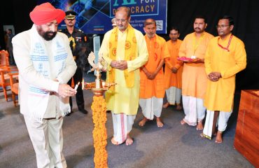 Governor inaugurating the international summit on the theme ‘AI for Democracy’ at Dev Sanskriti Vishwavidyalaya, Haridwar.