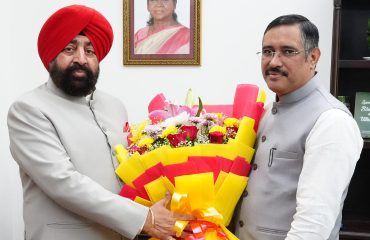 Secretary, Sainik Welfare and Culture, Shri Yugal Kishore Pant, called on Governor at Lok Bhavan