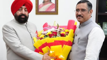 Secretary, Sainik Welfare and Culture, Shri Yugal Kishore Pant, called on Governor at Lok Bhavan