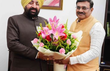 Chief Secretary Shri Anand Bardhan paying a courtesy call on the Governor.