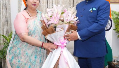Smt. Abha Chaudhary, paying a courtesy call on the Governor.