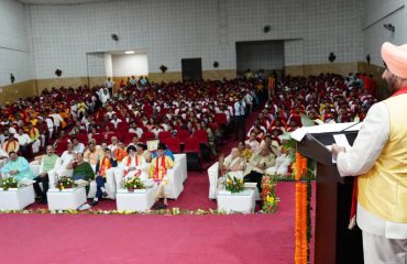 उत्तराखण्ड संस्कृत विश्वविद्यालय के बारहवें दीक्षांत समारोह को संबोधित करते हुए राज्यपाल।