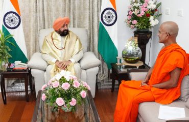 Pejawar Math Seer Sri Sri Vishwaprasanna Teertha Swamiji Pays Courtesy Visit to Governor