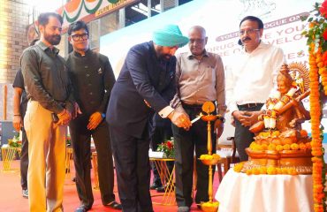 The Governor inaugurating the 